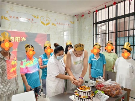 守护心灵，向阳而生 ——记沅江市优秀医师胡钱院长